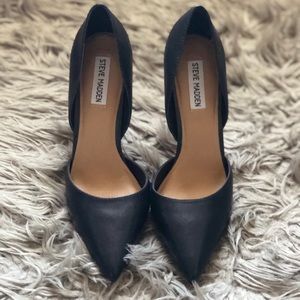 Steve Madden Gettout black pumps with gold heel